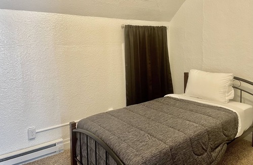 St. Paul House | Beautiful spacious 4 bedrooms, 2 baths near downtown St. Paul