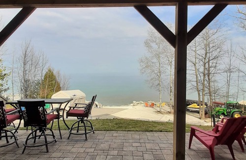 Kemble Apartment | Beautiful Suite on Georgian Bay