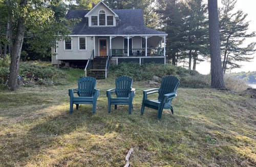Lansdowne Cottage | Beautiful Thousand Islands Home