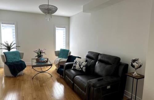Vaughan House | Beautiful townhouse.