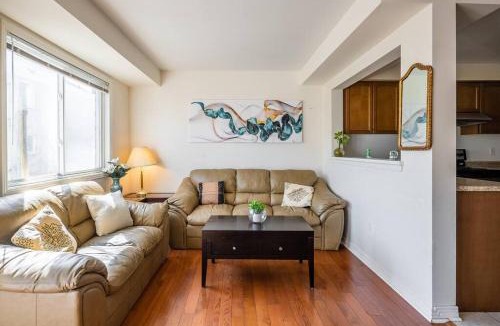 Clairlea - Birchmount Apartment | Beautiful Townhouse In Toronto