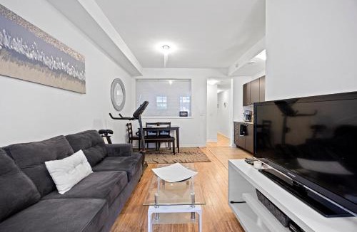 Downsview Apartment | Beautiful Townhouse Near Yorkdale Mall, Wilson Subway