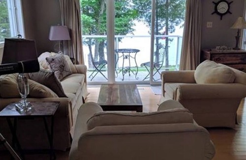 Selwyn House | Beautiful Upper Buckhorn Lake Waterfront Cottage - 2 min to town