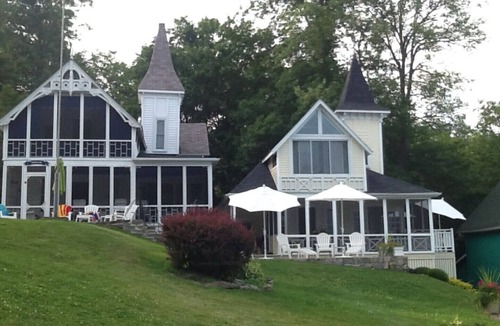 Elizabethtown-Kitley House | Beautiful Victorian Cottage with Fabulous view of St. Lawrence River