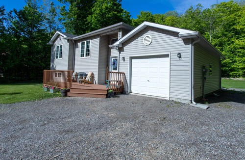 Tiny House | Beautiful View Cottage , hiking trails( Pet -friendly)