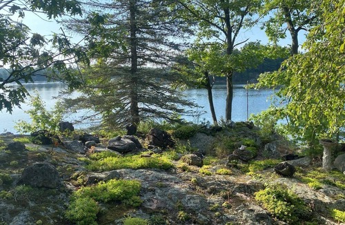 Frontenac House | Beautiful waterfront home