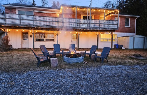 Gores Landing House | Beautiful Waterfront Retreat 1HR Drive FromToronto