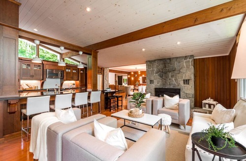 Lake of Bays Cottage | Beautiful Waterfront Peninsula Lake Year Round Cottage w/All Day Sun!
