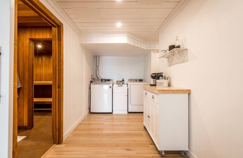 Lake of Bays Cottage | Beautiful Waterfront Peninsula Lake Year Round Cottage w/All Day Sun!