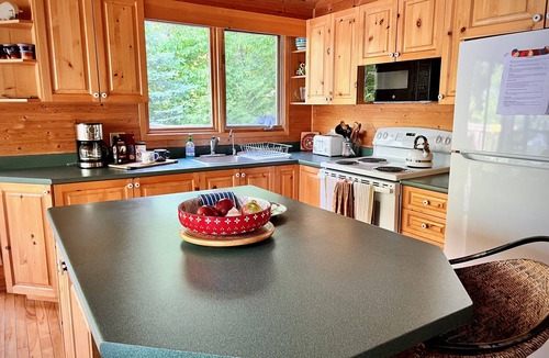 Central Frontenac Cottage | Beautiful waterfront cottage