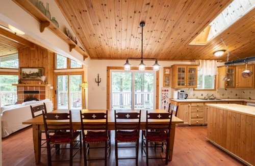 Bracebridge Cottage | Beautiful Waterfront cottage at Bird Lake, Muskoka, with long water line