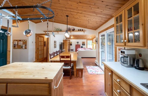 Bracebridge Cottage | Beautiful Waterfront cottage at Bird Lake, Muskoka, with long water line