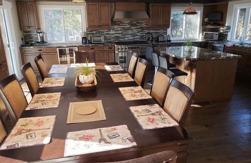 Huntsville Cottage | Beautiful waterfront cottage (with hottub), in the heart of Muskoka.