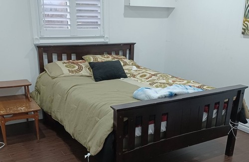 Kirkfield Cottage | beautiful waterfront 5 bedroom cottage ,hot tub, near hwy 12 and 48