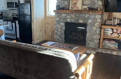 Motley Cabin | Beautiful Waterfront Cabin on Lake Shamineau