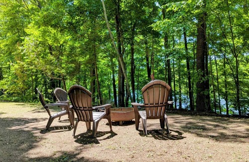 Frontenac Cottage | Beautiful waterfront Cottage with Private Dock located on Bob's Lake.