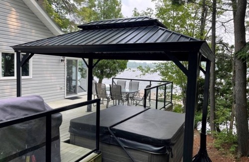 North Frontenac Cottage | Beautiful well kept Private waterfront cottage on Big Gull Lake