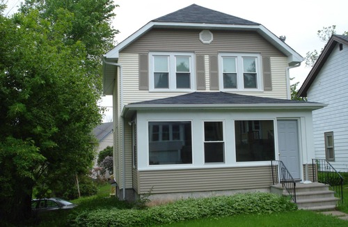 Riverside House | Beautifully Decorated Home near Spirit Mt., Hiking Trails and the Munger Trail