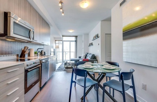 Old Town Condo | Beautifully Designed Modern Condo - Sleeps 4