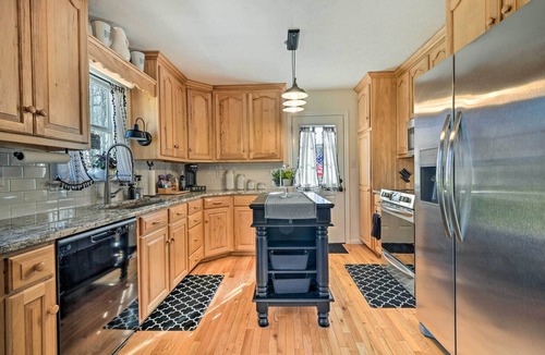 Berkeley Springs Cottage | Berkeley Springs Vacation Home w/Fire Pit!