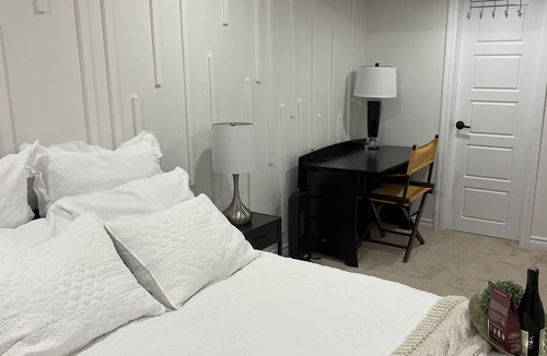 Newmarket Apartment | Best area, parks, Mall, Restaurants, and Heritage Newmarket Downtown