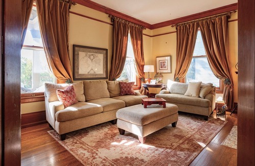 Summit Hill House | Best Location! Walk, Shop & Eat on Summit, Grand & Selby; Sleeps 15!