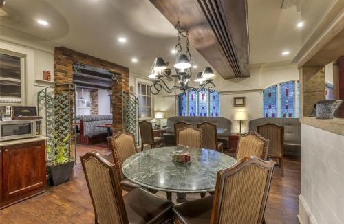 Kingston Hotel | Best Western Fireside Inn