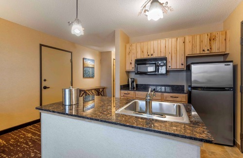 Detroit Lakes Hotel | Best Western Premier The Lodge on Lake Detroit