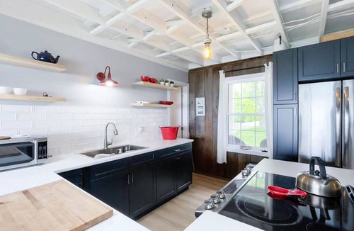 Bluewater Cottage | Beutt's Beach House - Private Lake Access