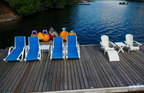 Havelock-Belmont-Methuen House | Big Bear Estate, a family dream cottage on the shores of Jack Lake, Ontario.