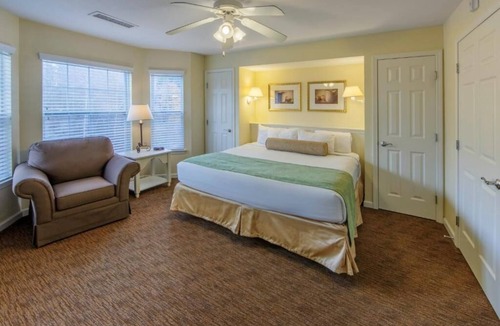 South Lee Hotel | Big Chill + Big Thrill | Three 2BR Villas w/Pools, Sauna & Arcade Fun