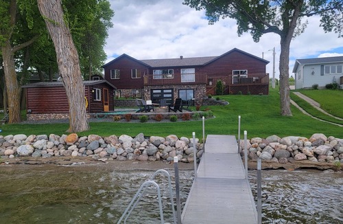 Audubon House | BIG CORMORANT 3 bedroom house with WiFi, AC. 4th bedroom lakeside with A/C.
