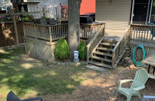 Grand Bend House | Big DECK Cottage, 3-min walk to BEACH- 4 bdrms, 1.5 baths 7 beds, parking 3 cars