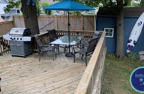 Grand Bend House | Big DECK Cottage, 3-min walk to BEACH- 4 bdrms, 1.5 baths 7 beds, parking 3 cars