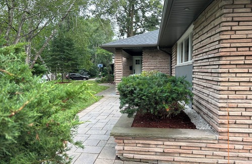Mineola House | Big family friendly house close to Toronto and YYZ with perfect bbq backyard