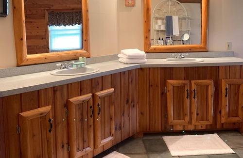Maplecrest House | Big Hollow Log Cabin is just 4.5 miles from Windham Mountain Resort.