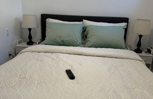 Ottawa Division Apartment | Big living-room, bedroom, and private bathroom brand new