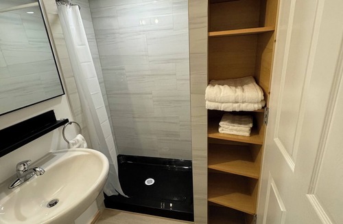 Ottawa Division Apartment | Big living-room, bedroom, and private bathroom brand new