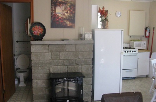 Isaacs Glen Cottage | Birch Cottage at Shiloh Cottages - Fenelon Falls
