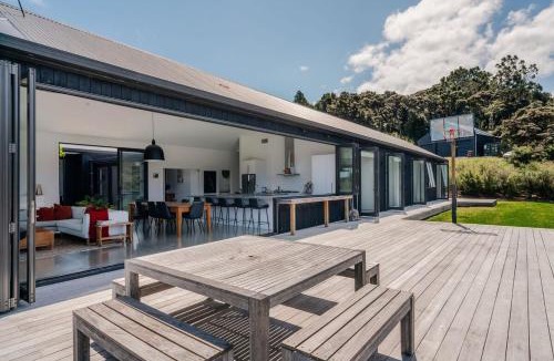 Tawharanui House | Bishop's Lane
