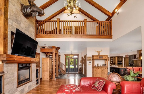 Baddow House | Black Bear Lodge River Retreat