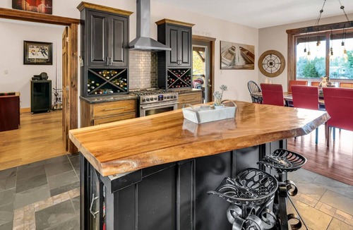 Baddow House | Black Bear Lodge River Retreat