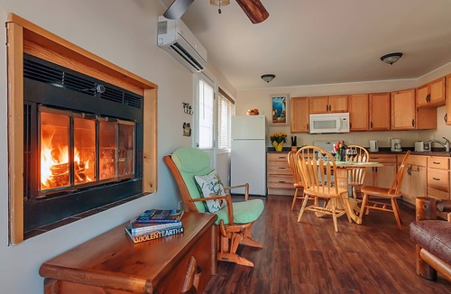 Milford Cottage | Black River Cottages. Private, waterfront and air-conditioned cottages