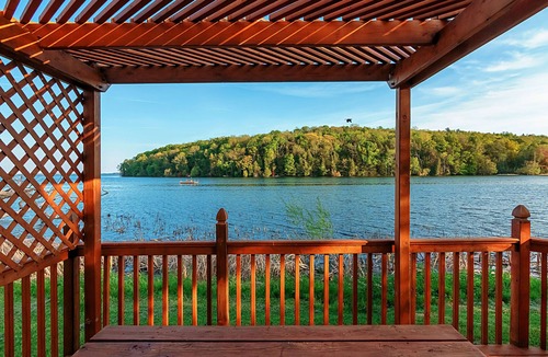 Milford Cottage | Black River Cottages. Private, waterfront and air-conditioned cottages