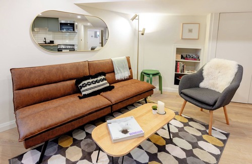 Dovercourt Park House | Bloordale Basement, Cozy and Clean