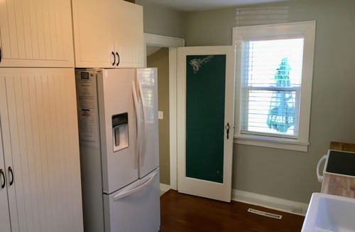 Grand Bend House | Blue Anchor Cottage 2 min walk to GB Strip, Family or Groups, 5 bedroom, Large driveway