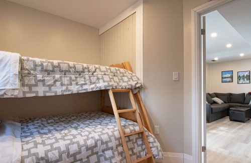 Irondale Cottage | Blue Haven - Beautiful Haliburton Cottage w/ Hot Tub, AC, Wi-Fi, Watercraft