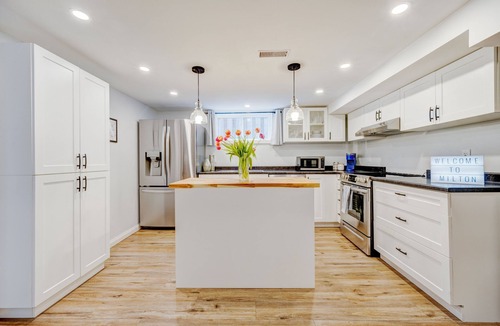 Halton Regional Municipality Apartment | Blue Haven Retreat, Downtown Milton's Hidden Gem!