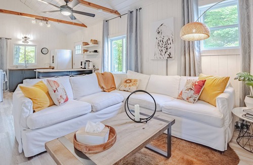 Central Frontenac Ski Chalet | Blue Heron- Bright 2 Bedroom Cottage