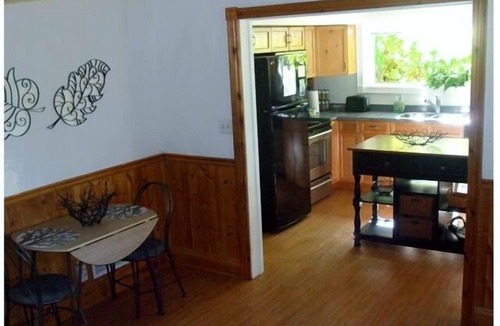 Lake of Bays Apartment | Blue Heron c/w Algonquin & Arrowhead Pass - Bring your pet free!